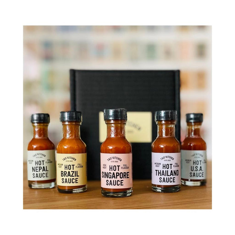 Tais' Kitchen Hot Sauce Gift Set Miniatures - 5 x 25 ml (Nepal, Brazil, Singapore, Thailand and U.S.A)